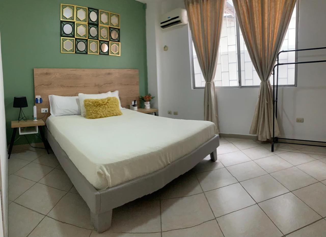 Los Soles Suite Mall Del Sol Guayaquil Airport Exterior photo